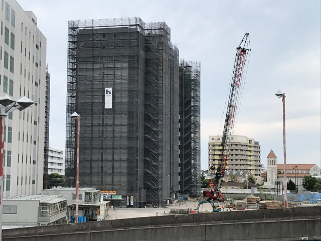 コスモスクエア駅から見た「大阪ベイレジデンス」