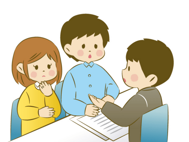 不動産会社から購入者が説明を受けている様子