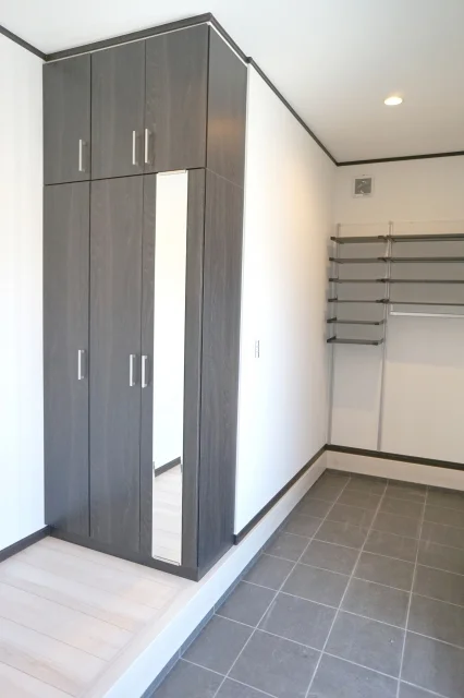 マンション玄関の鏡
